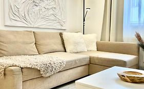 James Bond Apartment Top Location Air Conditioned