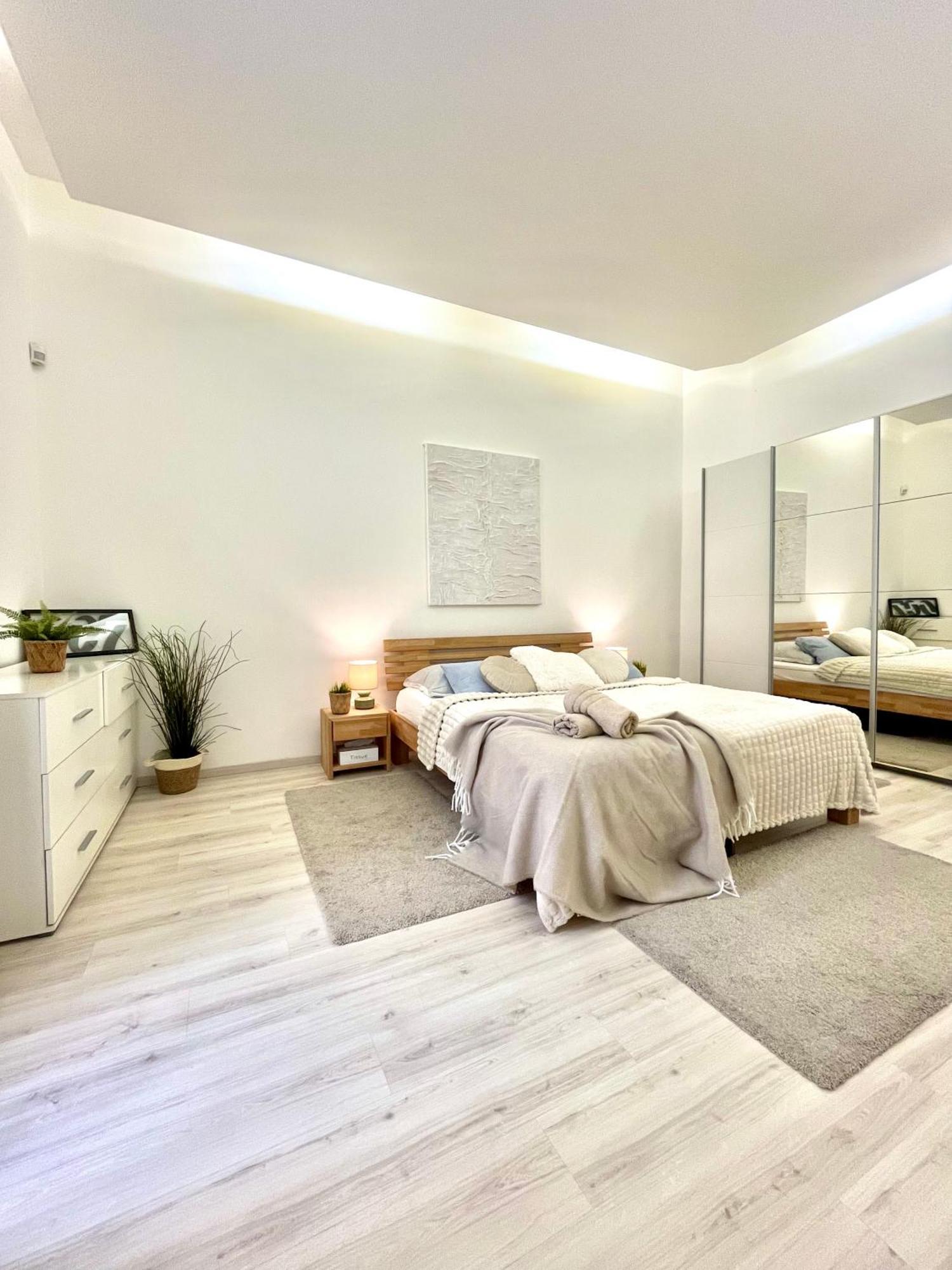 James Bond Apartment Top Location Air Conditioned Μπρατισλάβα Εξωτερικό φωτογραφία